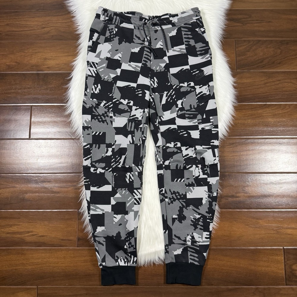 Nike Men's Size Medium Black Gray Digi Camo Tech Fleece Jogger Pants DM6472